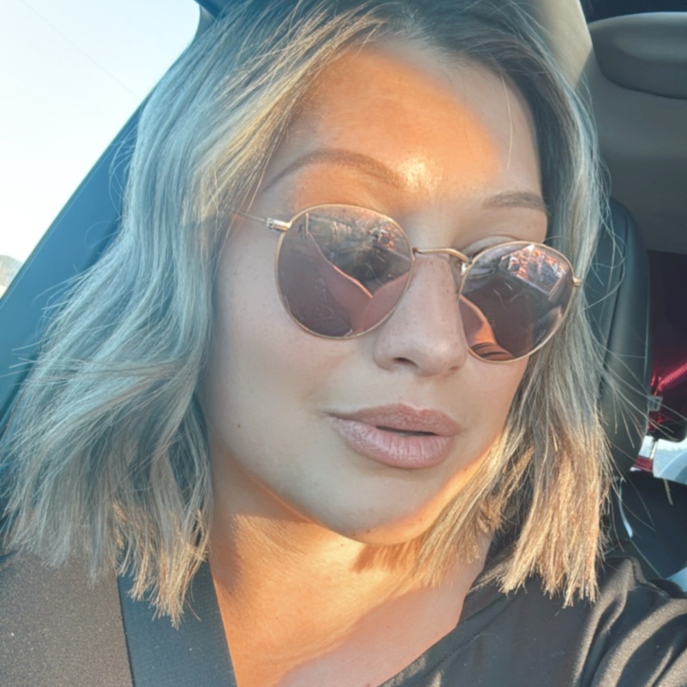 Meet your Posher, Salina